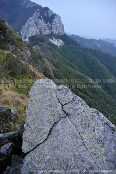 24-settembre-2011-dolmen-monte-freddone-alpi-apuane-apuanian-alps-enrico-calzolari-photo-paolo-maggiani_dsc4387jpg_26074600331_o