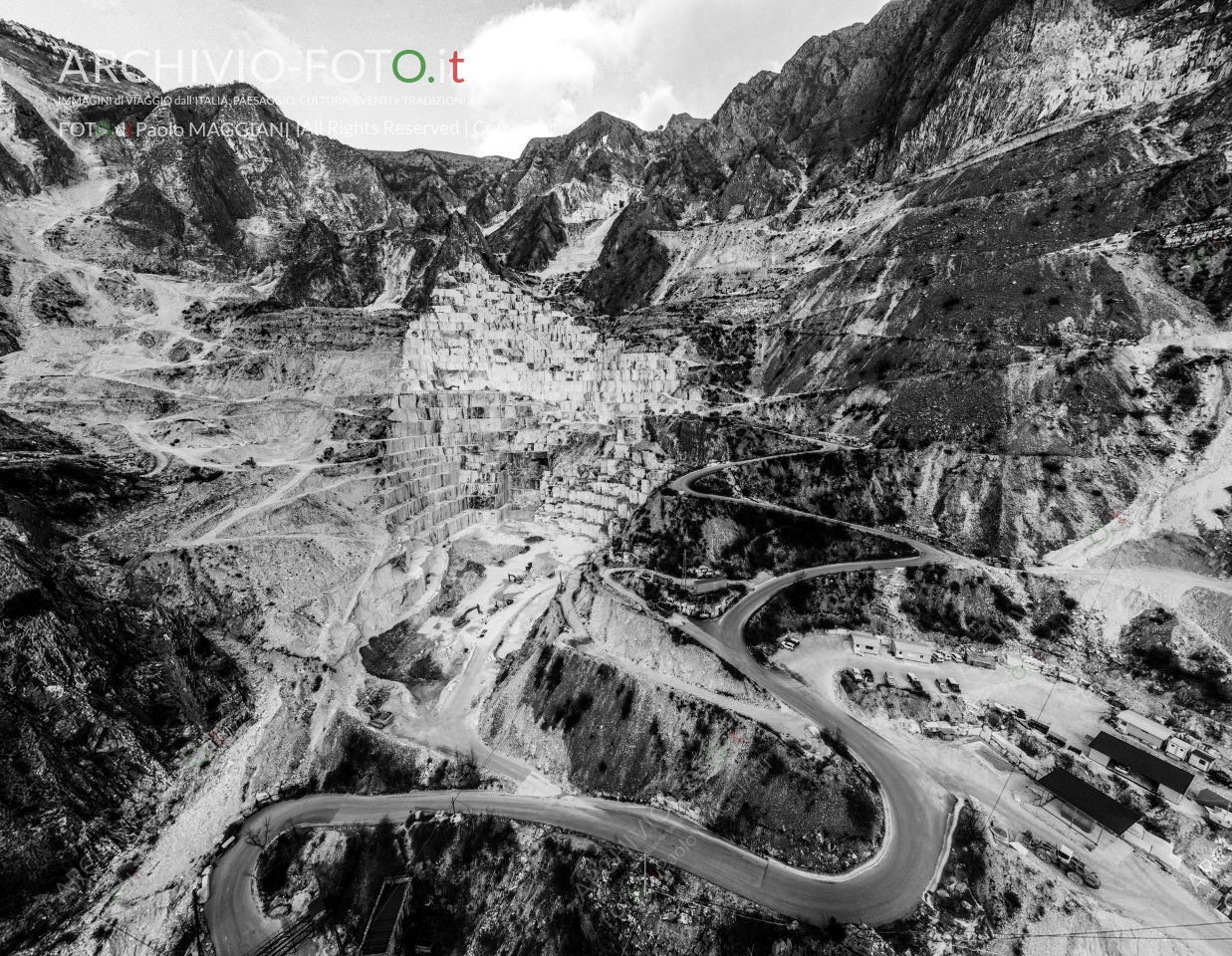 Panoramica da drone della Cave di Marmo_Strade di Arrocamento_4D16EAD1-C83B-48F4-9101-367CFB45577A