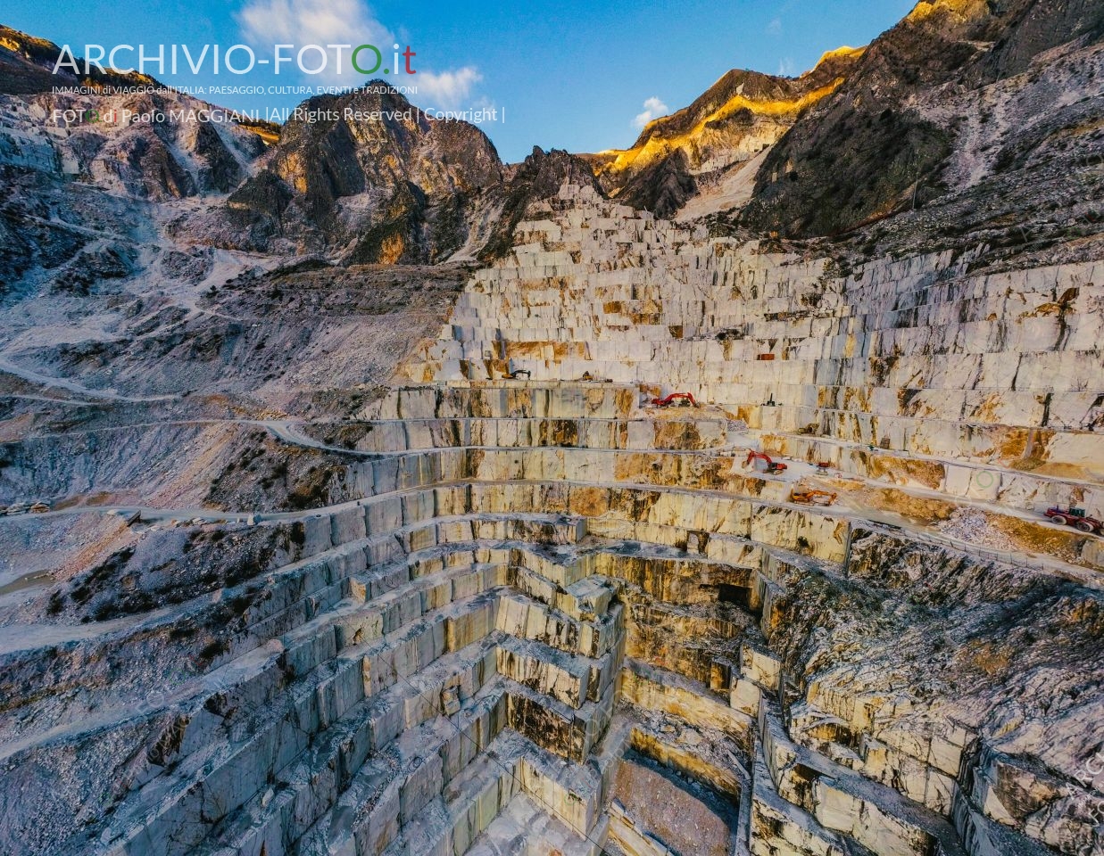 Panoramica da drone della Cave di Marmo_Cave Michelangelo_4B04A531-242F-4321-A0D7-CA9D2ABD1D4D