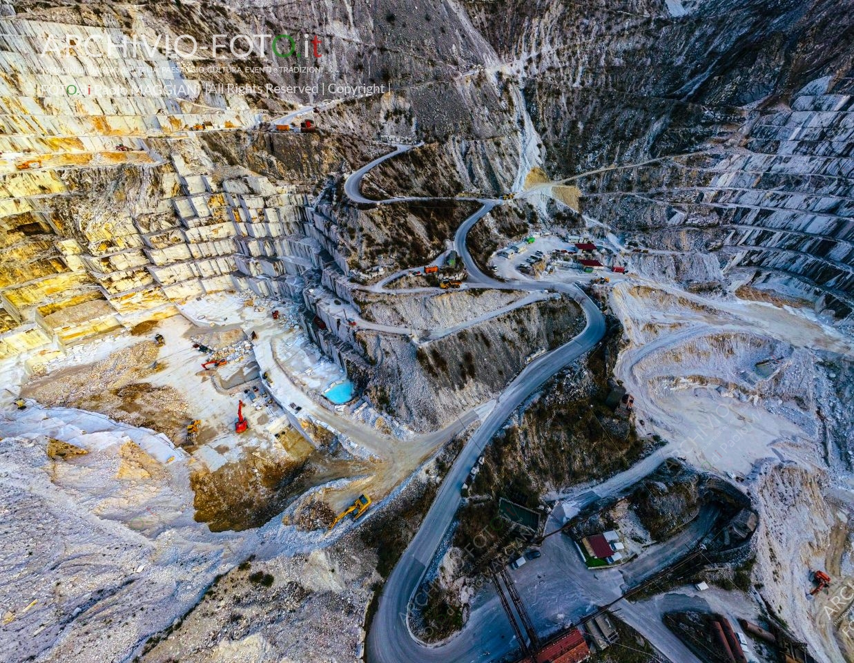 Panoramica da drone della Cave di Marmo_Cave Michelangelo_A7032525-51D9-4D73-ACCF-03E5D06635F2