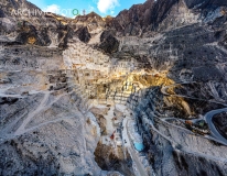Panoramica da drone della Cave di Marmo_Cave Michelangelo_5C740DAA-E058-4F15-AB29-640C1407E0B7