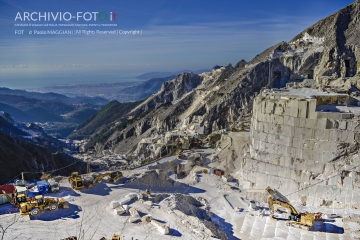 Cave di marmo di Carrara, Fantiscritti, Alpi Apuane, sullo sfondo il Mar Ligure, Toscana