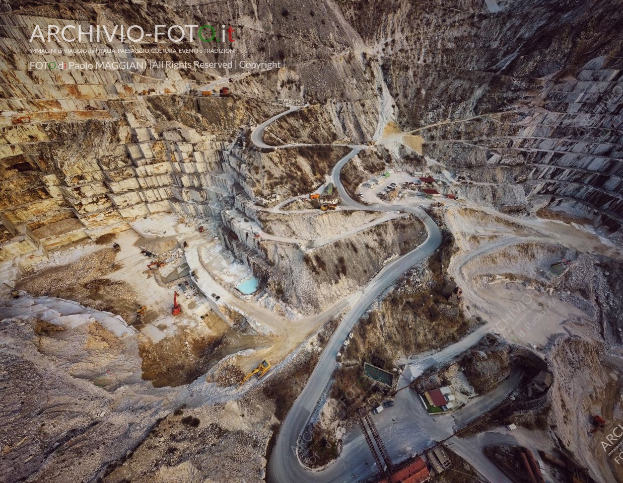 Panoramica da drone della Cave di Marmo_Strade di Arrocamento_1675435288565