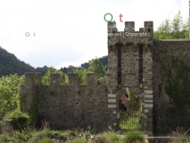 ingresso al castello con ponte levatoio