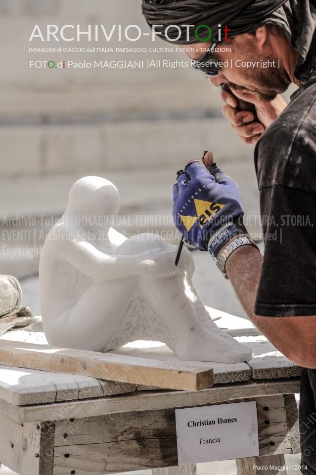 Carrara_Simposio-di-scultura-a-mano-in-Pza-Duomo_maggianipaolo_01_24945231520_o
