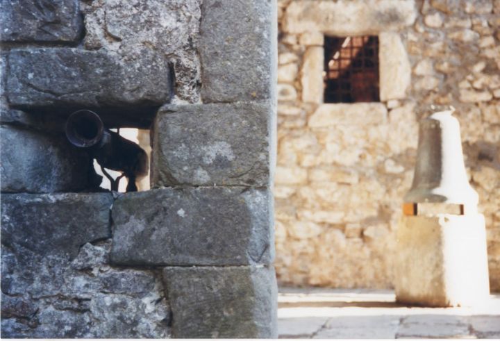 cannoncino all'ingresso castello, Loris Jacopo Bononi a Castiglione del Terziere  1996